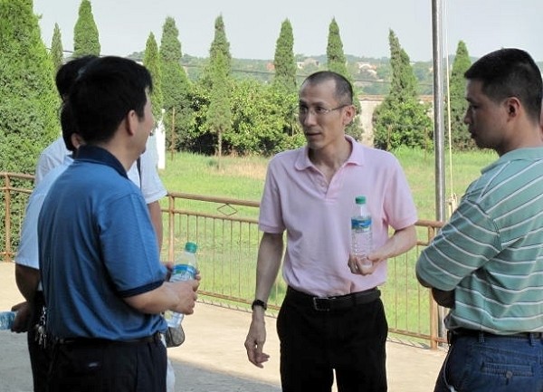 黃炳煌董事長實地考察江西共青城金湖中心小學(xué)并捐建師生校舍