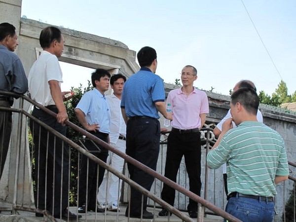 黃炳煌董事長實地考察江西共青城金湖中心小學(xué)并捐建師生校舍